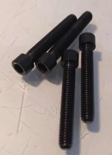 Parafusos M4 30mm  / 4 unidades / preto