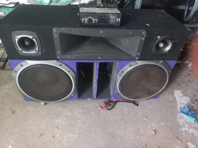 Caixa de som completa com modolo e radio