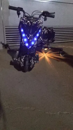 Triciclo elétrico 8"250wtas bateria 36 amortecedor bluetooth led 