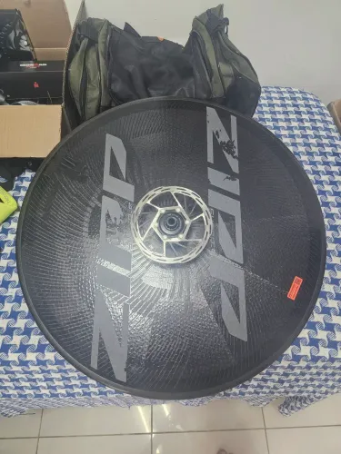 Roda zipp super9 fechada