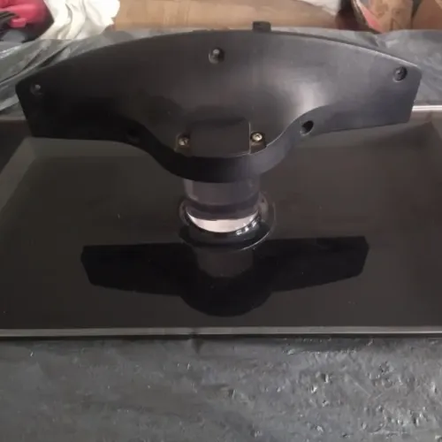 Base de Tv LG em vidro (não lembro mais o modelo da TV devido ao tempo que ficou guardada)