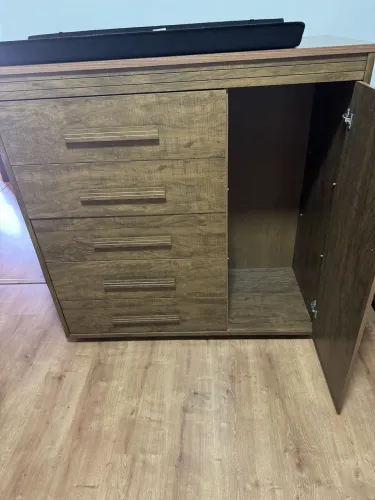 Cômoda 5 gavetas 1 porta