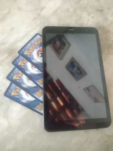 Tablet - M8_4G + 4 cartas de Pokémon aleatorias