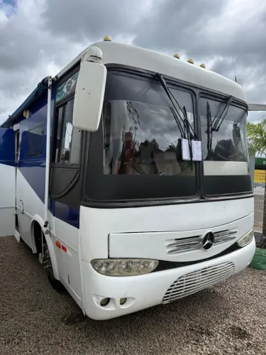 Vendo preço bom pra vender motor home com 6 pneus novos tá bonito 