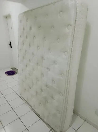 Vendo colchão casal Queen-198x158x 26