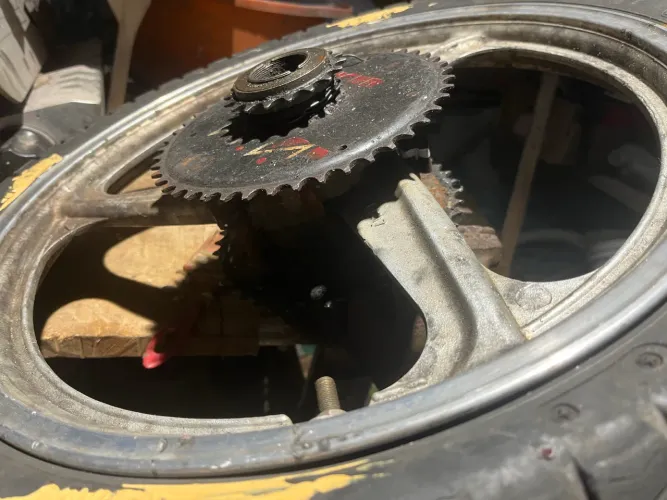 Roda de moto antiga liga leve 