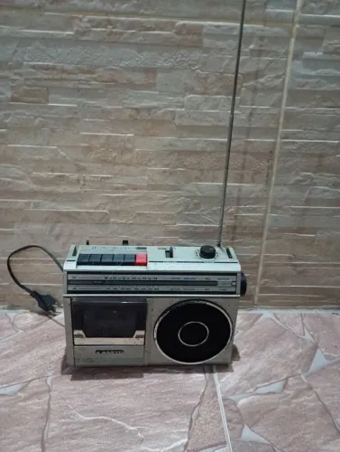 Rádio Gravador Sanyo Retrô (Antigo) - Para Conserto / Peças / Decoração