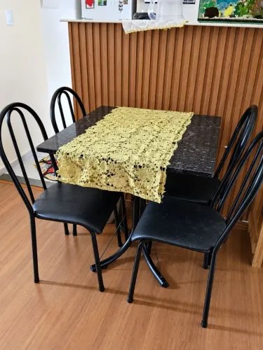 Mesa de Jantar com 4 Cadeiras