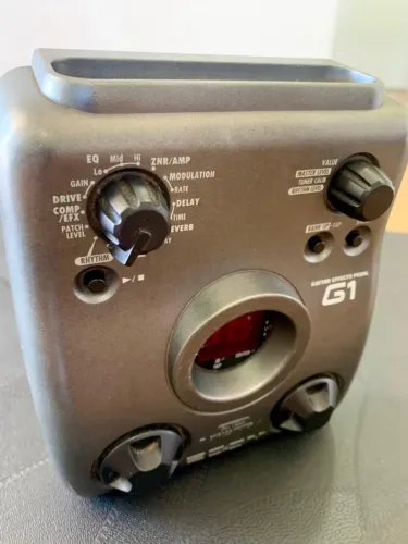 Pedaleira de Efeitos Guitarra Zoom G1