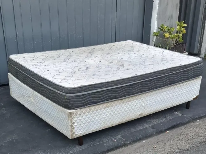 Cama.casal acompnha colchao