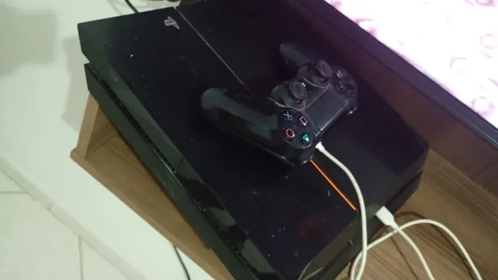 Vídeo game ps4 facto 500gb nao tem nem jogo mil reais avista só vendo dispensos curioso