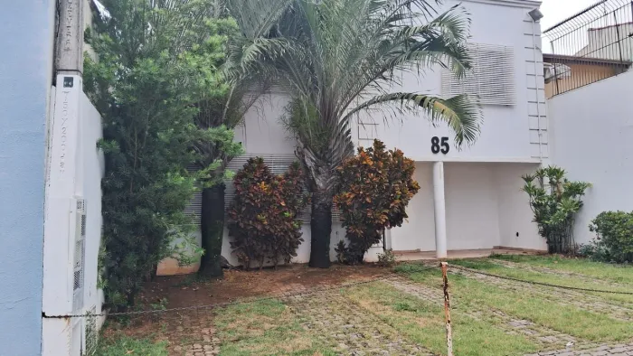 Casa à Venda em Santa Rosália | 232 m², 6 Salas e Estrutura Ideal para Comércio
