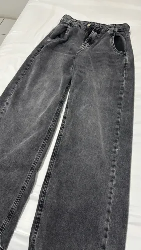 Calça jeans cinza