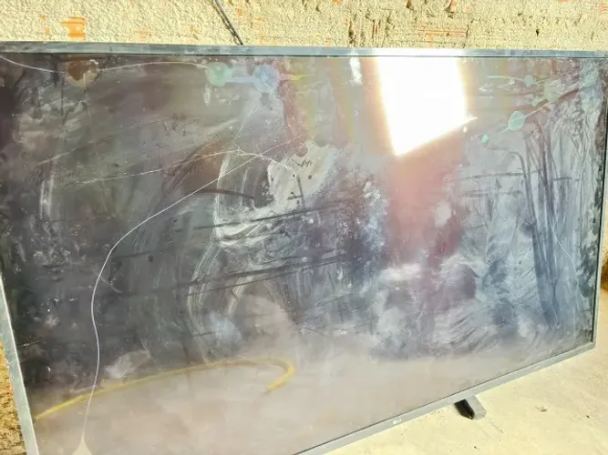 TV LG 55" - Retirada de peças
