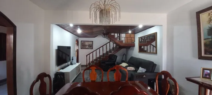 Casa com 3 Quartos à venda, 264 m² por R$ 1.150.000 - Vila Valqueire - Rio de Janeiro/RJ