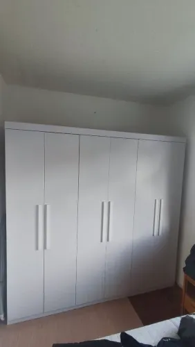 GUARDA ROUPA GRANDE UM ANO DE USO
