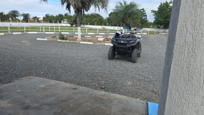 quadriciclo Can-Am Outlander 2025  *