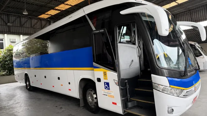 Ônibus rodoviário G7 Viagio 1050 completo