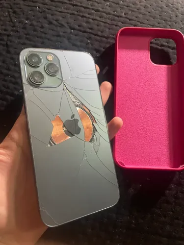 iPhone 12 Pro Max tapa trincada