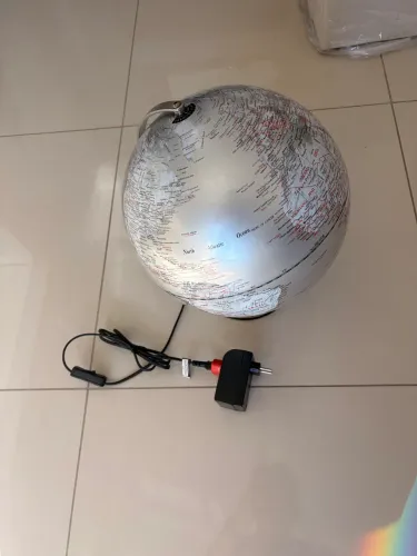 Globo terrestre elétrico