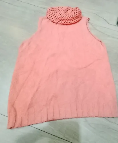 blusa sem manga em tricô coral tamanho M