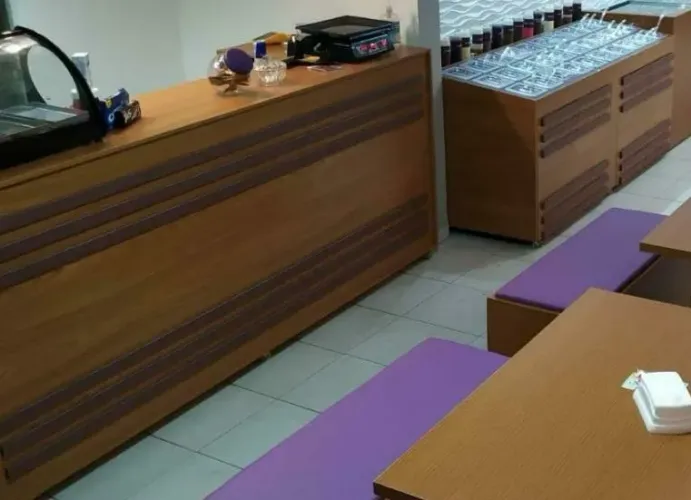 Vendo minha loja de açaí e sorvete! Freezer /,balcão ilha de recheio, balança, mesa.