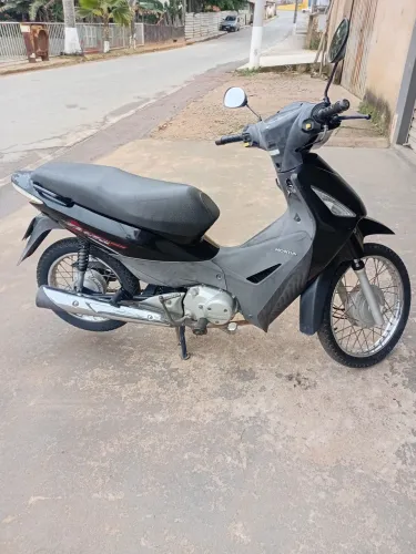 Vendo biz 125 única dona,com partida elétrica