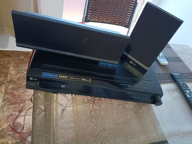 Som LG com 2 caixa média e uma de grave no funcionando o USB
