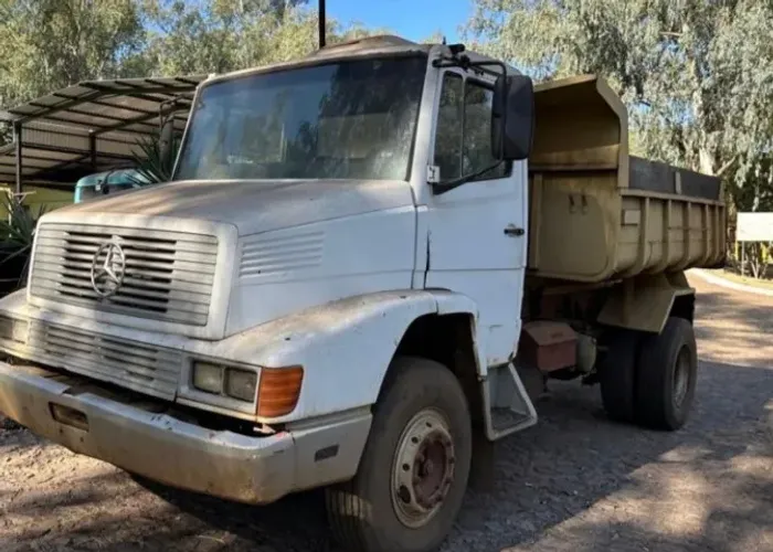 CAMINHÃO BASCULANTE, MERCEDES BENZ, MODELO LK 1621, 