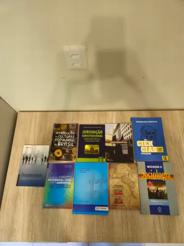 Livros sobre direito, política e ciência. CADA UM POR 10 REAIS