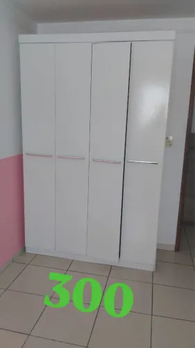 Guarda roupa, mesa