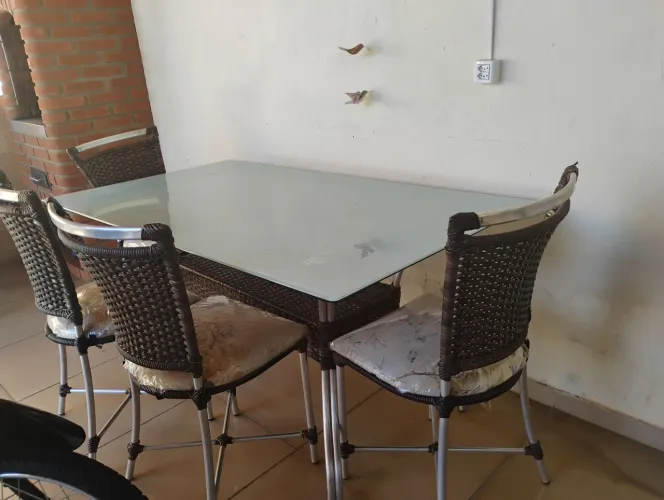 Mesa de junco com 5 cadeiras
