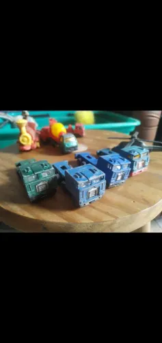 Caminhões de ferro miniatura antigos
