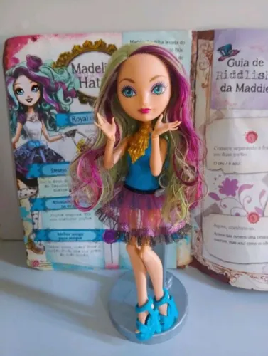 Boneca maddie hatter ever after high