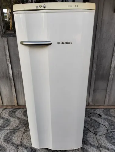 Geladeira Electrolux Re 28
