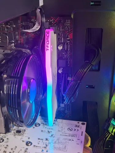 Memória RAM 8GB DDR4 3000MHz T-Force Delta White