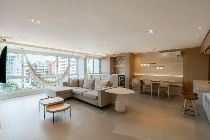 Apartamento mobiliado para alugar no Petrópolis de 3 quartos (1 suíte)