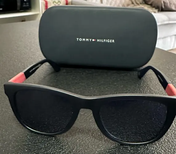 Óculos de sol Tommy Hilfiger