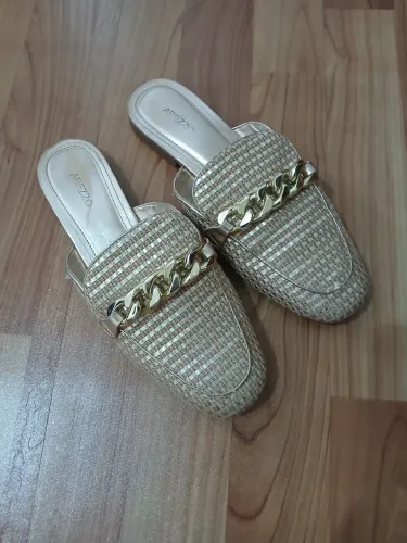 Mule dourado arezzo 39 