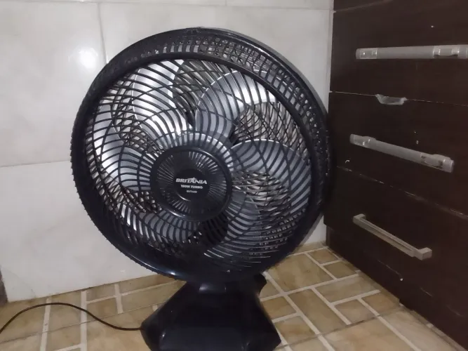 Ventilador britania 150w turbo