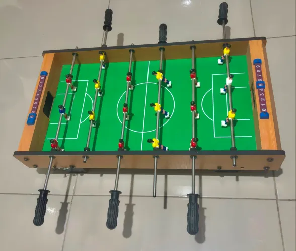Mesa De Tótó Pebolim Com 2 Bolinhas de Futebol - Usado (Em perfeito estado) - R$ 230