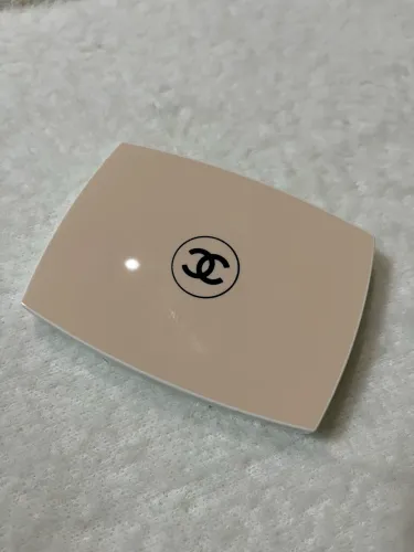 Base compacta iluminadora Chanel