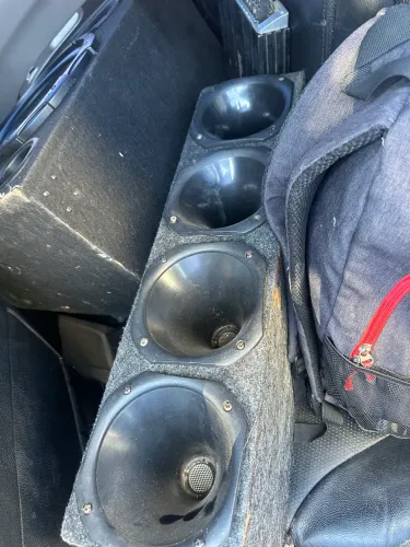 Vendo som automotivo