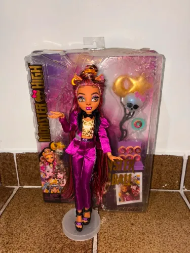 Clawdeen monster ball