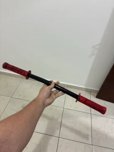 Guidão Bike MTB / BMX 600mm Reto c/ Manopla Esportiva Vermelha e Preta - Novo