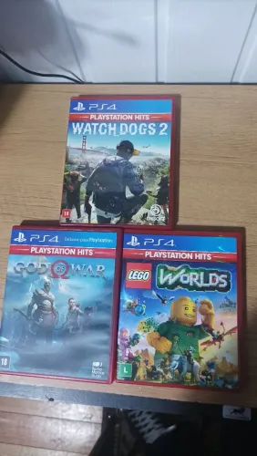 Lote jogos PS4 Playstation Hits - God of War, Watch Dogs 2 e Lego Worlds