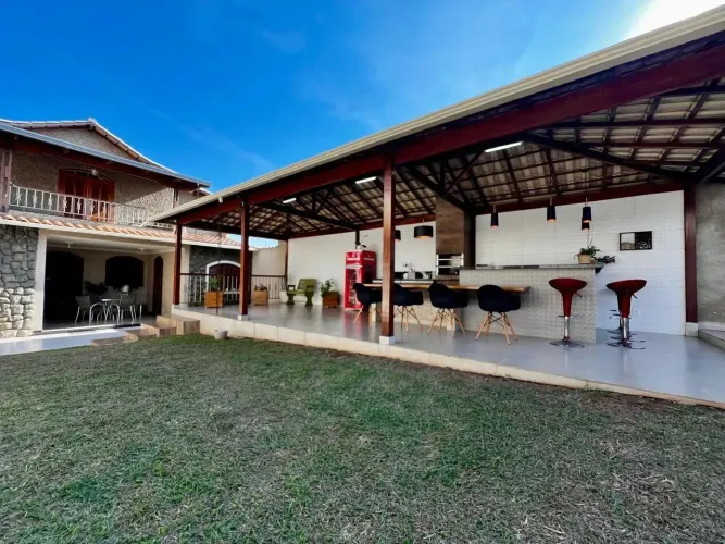 Casa estilo colonial 4 quartos, 2suítes, área gourmet, piscina. Bairro Eldorado - Contagem