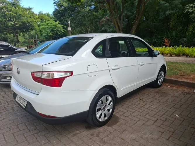 Fiat Grand Siena Tetrafuel 1.4 EVO F. Flex 8V 2015