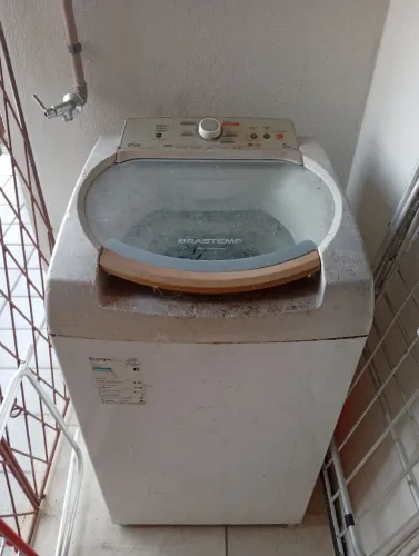 máquina de lavar Brastemp Ative! com capacidade de 9kg e painel de controle superior.