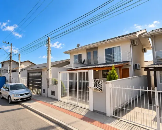 Sobrado Mobiliado à Venda - 2 Quartos, Garagem e Quintal | Palhoça